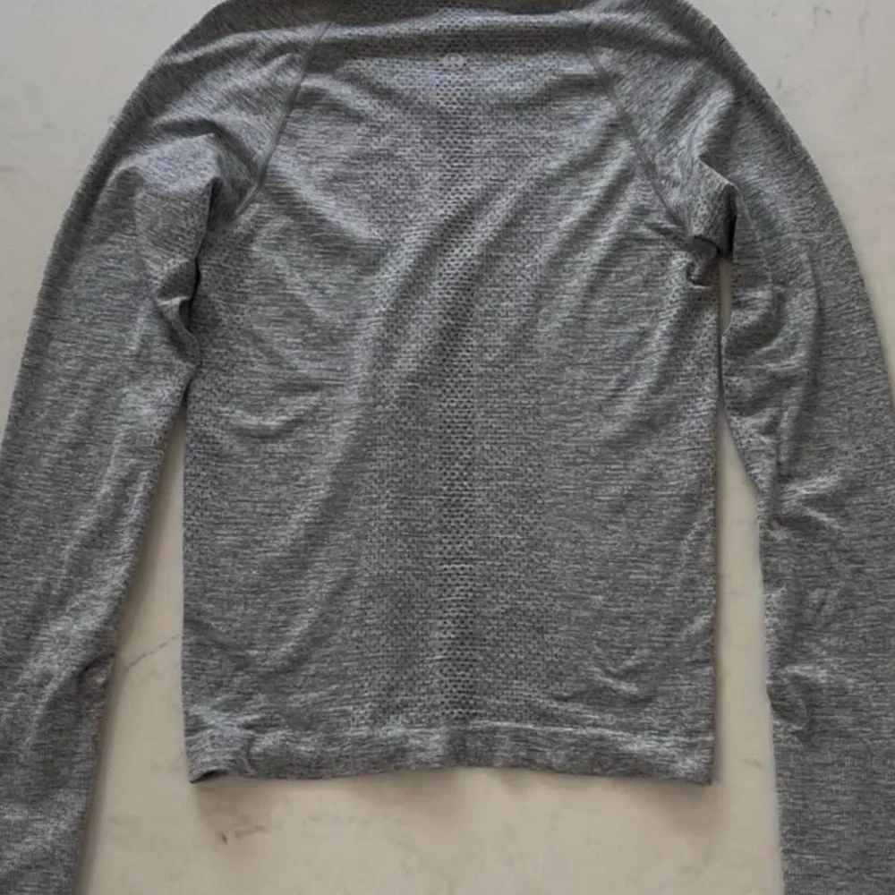 Lululemon Swiftly Tech Long Sleeve Shirt 2.0 Waist Length - Picture 2 of 3